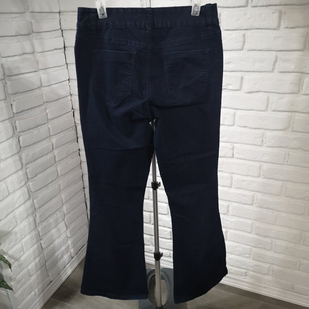 Liquid X Jeans Ladies Size 15/16 Dark Wash Flare Legs Blue Jeans - Picture 2 of 15